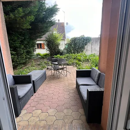 Appartement Avec Place De Parking Prive Et Jardin Beaumont-sur-Oise Exterior photo