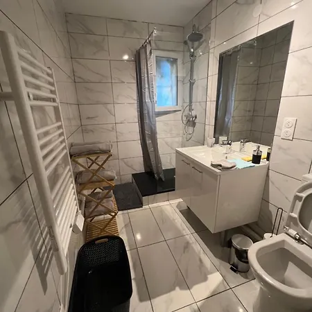 Appartement Avec Place De Parking Prive Et Jardin Beaumont-sur-Oise Exterior photo