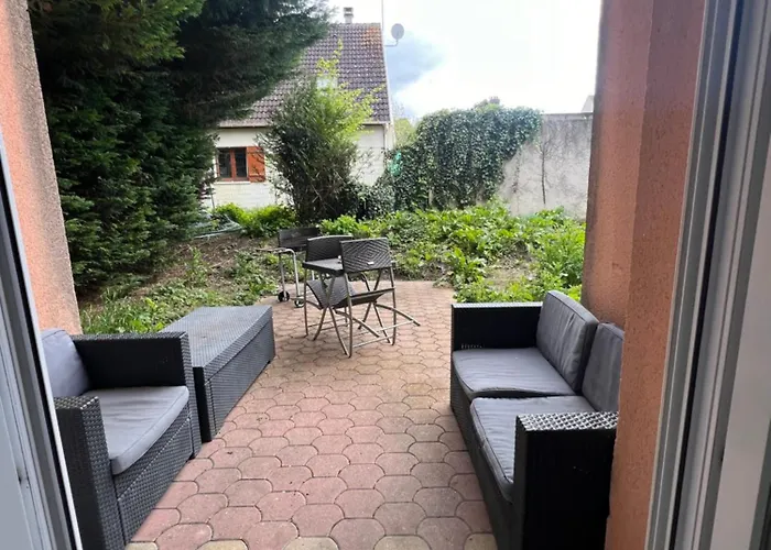 Appartement Avec Place De Parking Prive Et Jardin