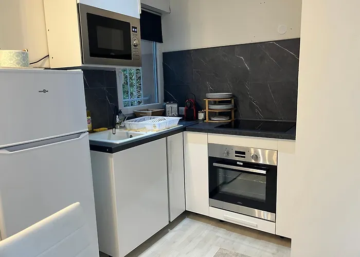 Appartement Avec Place De Parking Prive Et Jardin