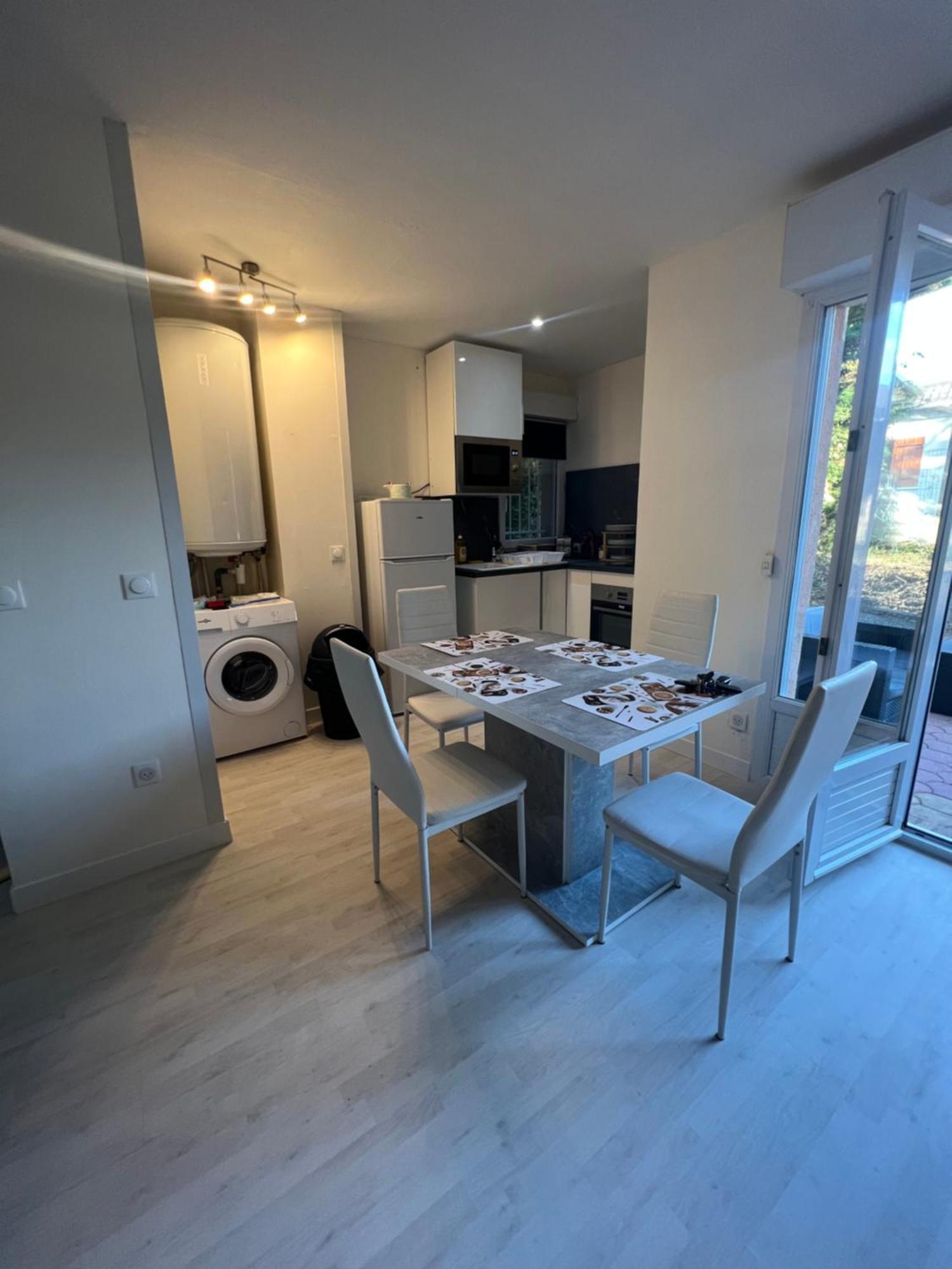 Apartment Avec Place De Parking Prive Et Jardin